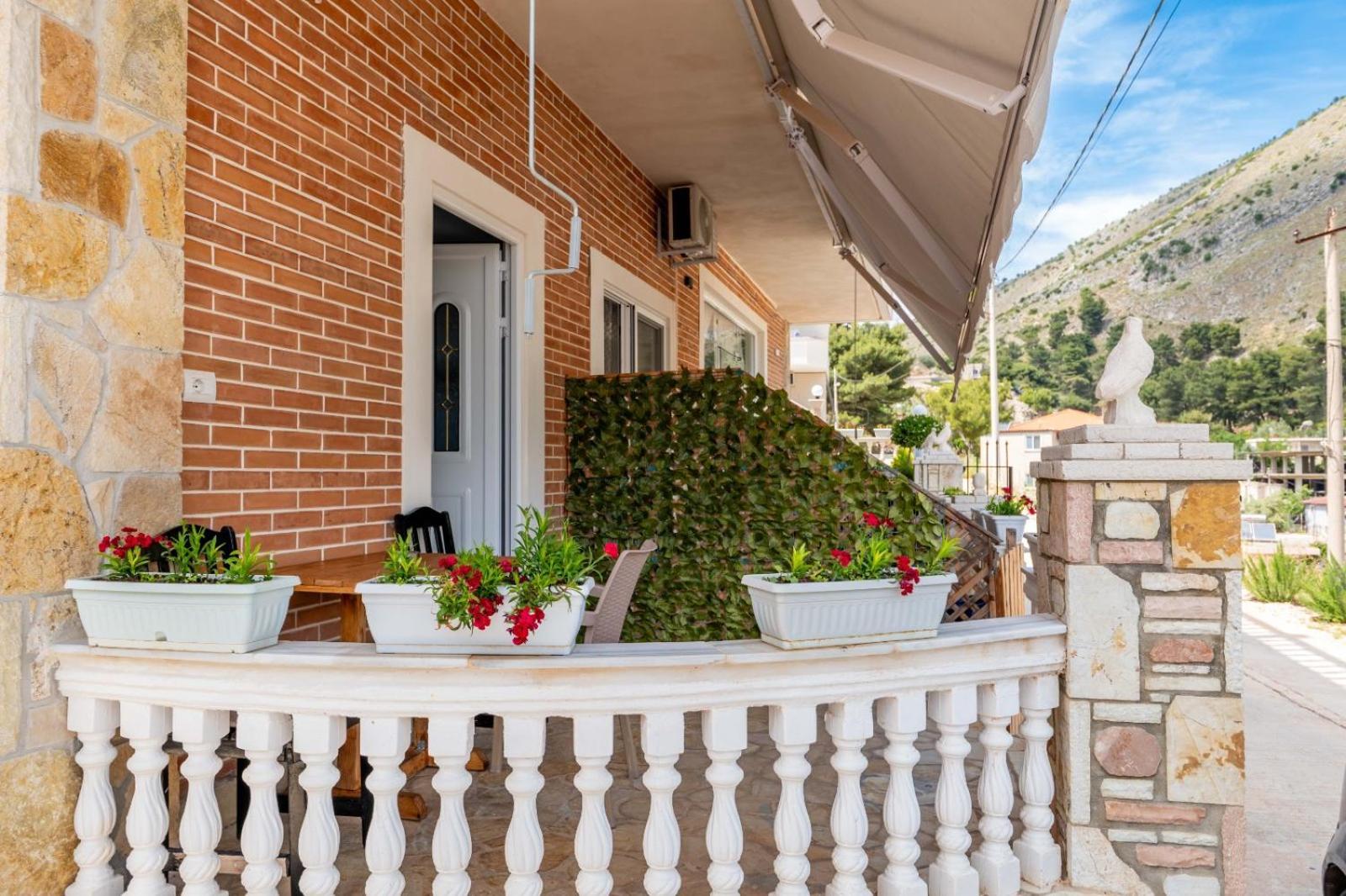Vila Basho Sarandë Esterno foto